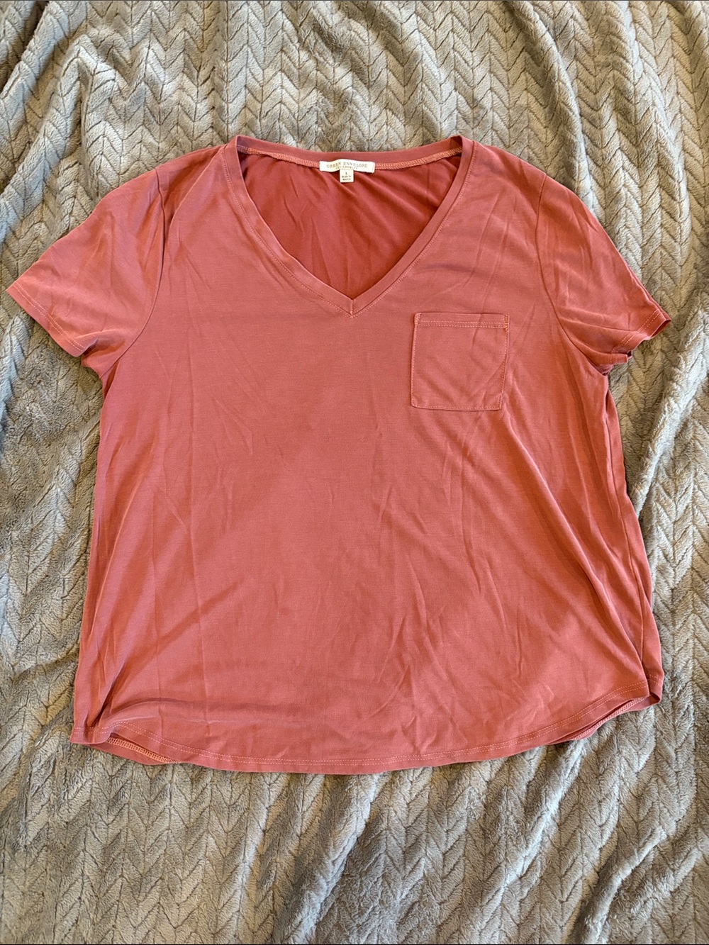 Green Envelope V-Neck Pocket Tee - Dusty Rose